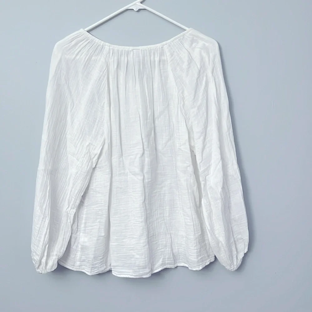 Old Navy white blouse - Picture 2 of 5
